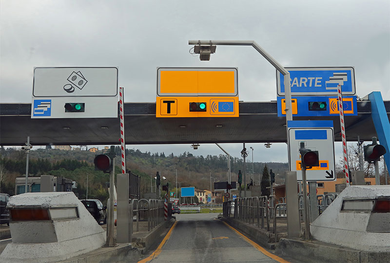 SI PARLA DI PROGRESSIVA ABOLIZIONE DEI CASELLI AUTOSTRADALI. QUALI CONSEGUENZE PER LA POPOLAZIONE ANZIANA?